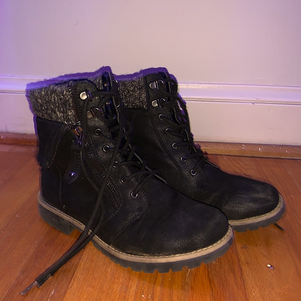 Lace up black boots, size 7